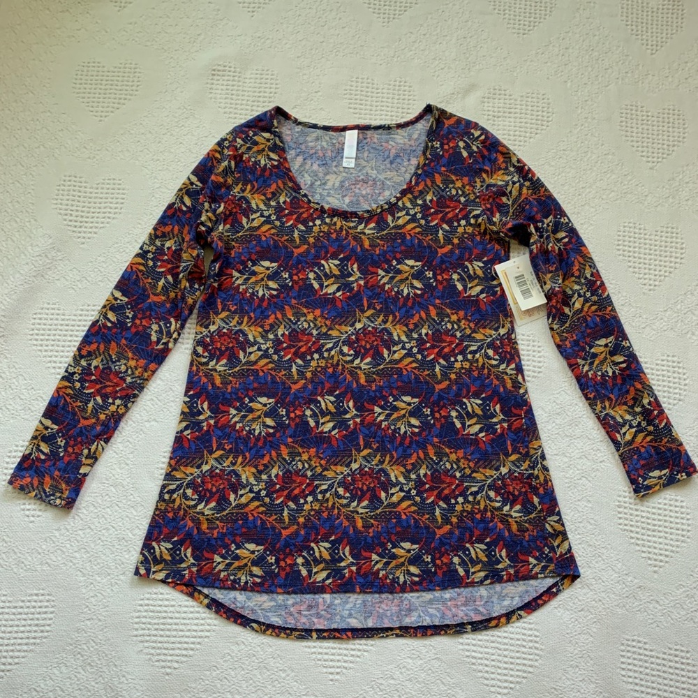 Soft comfortable long sleeve tee high-low hemline floral paisley print